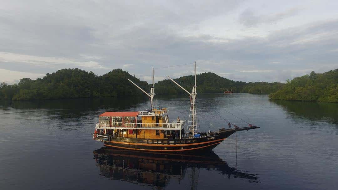 Ratu Laut at sea